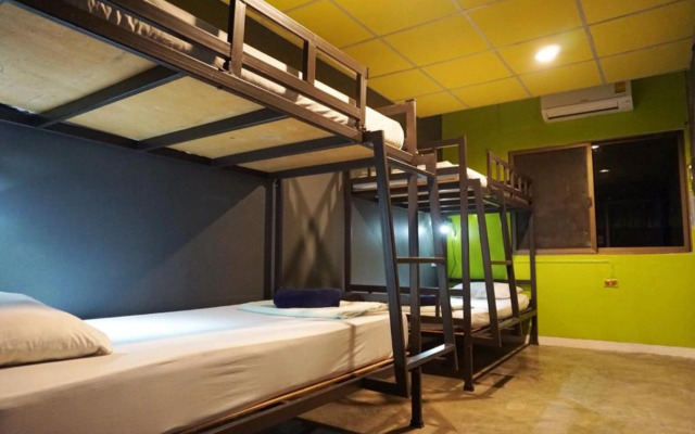 B&B House & Hostel