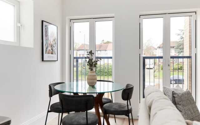 The Wembley Park Wonder - Charming 2bdr Flat With Balcony