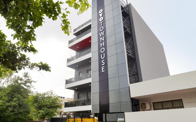 OYO Townhouse 186, Sec 46, Gurgaon