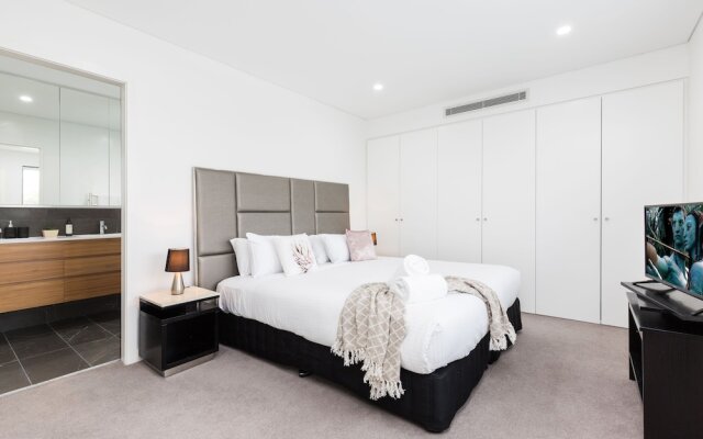 Sydney Townhouse with Parking and Deck