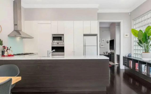 Family House Close to Bondi Beach and Shops