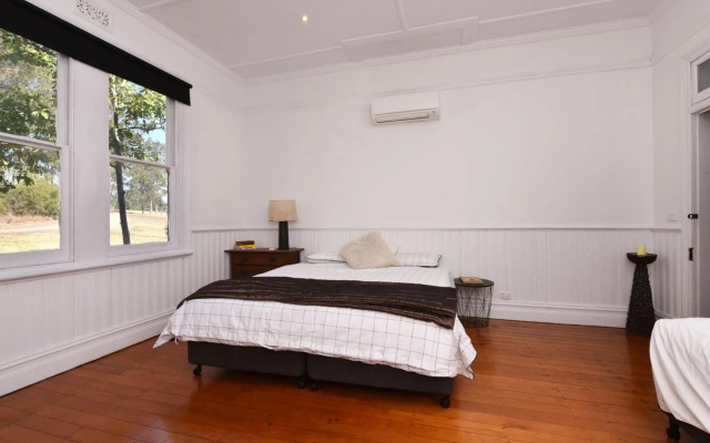 The Parson's Vineyard Retreat - get amongst the vineyards in a historic home – Guest Rooms – Rothbury