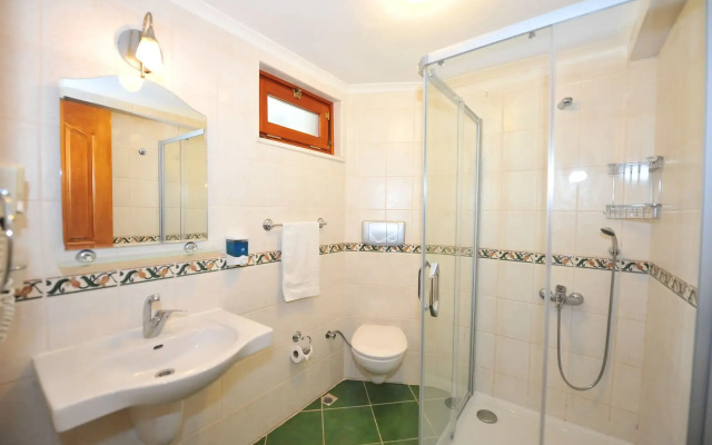 Grenadine Lodge