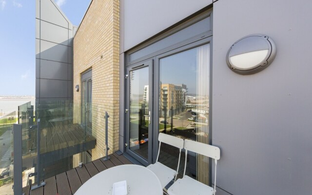 The Pier Apartment 2 With Balcony and Parking