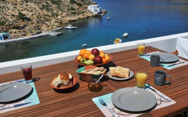 Droufakos’ home, Lux seafront apartment w. View