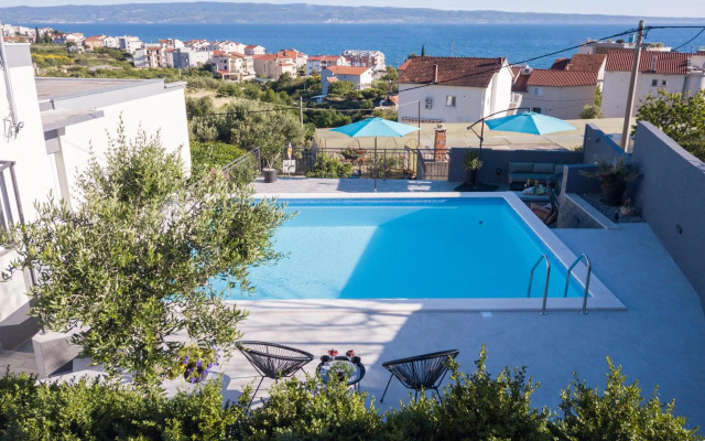 Apartments Lidija - see view with private hot tub and split level apartment with garden