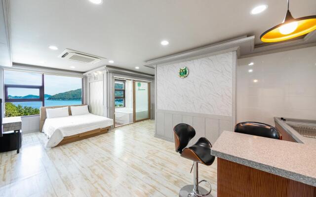 Geoje Marine Castel Pension