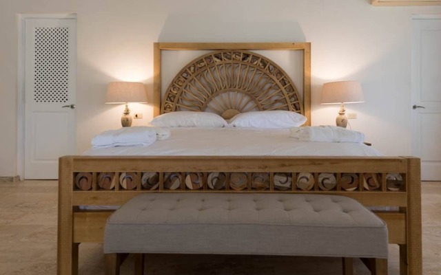 7 Bedrooms Luxury Colonial Villa Complete New 2017