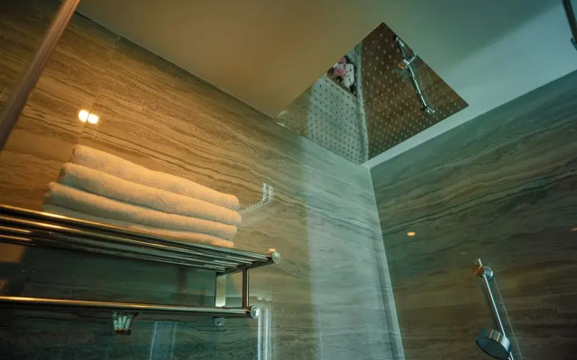 J60 Suites