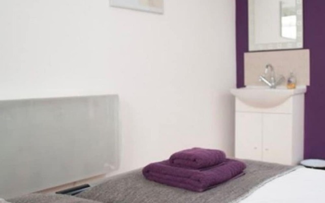 Lovely Holiday Home in Gloucester Near Waterways Museum