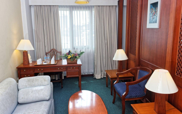 Paragon Gallery Hotel
