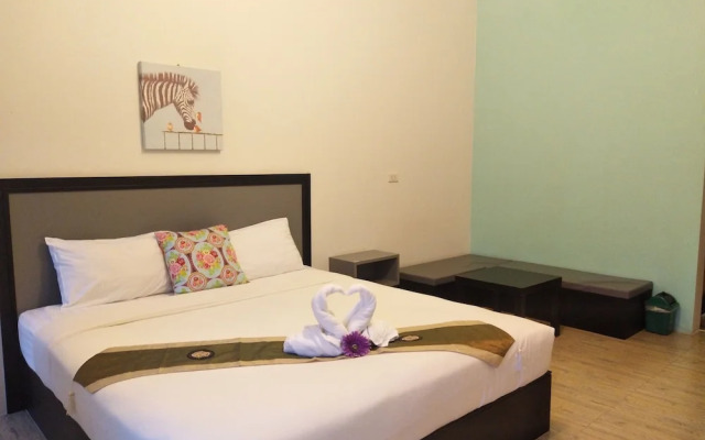 RoomQuest Chonburi Phanat Nikhom