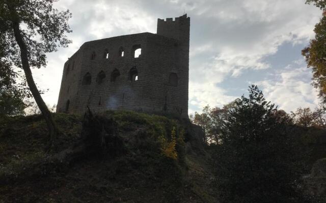 Les Volets Bleus (Adults Only)