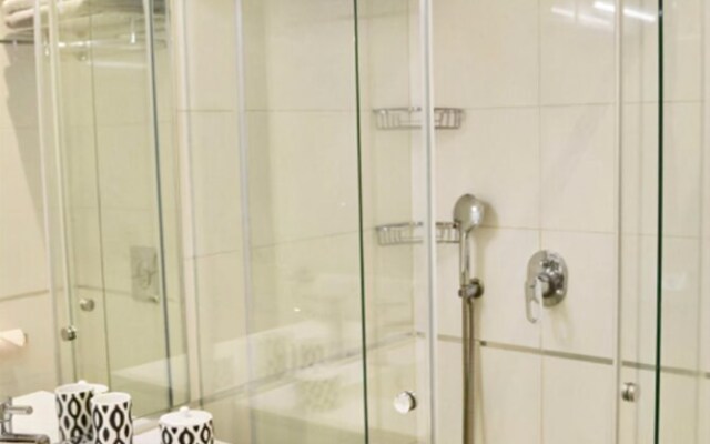 Beautiful Apt Design Pkg included TL13