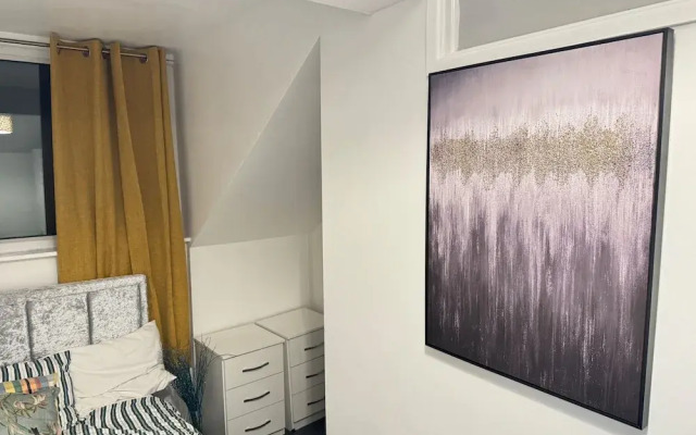 Sheffield - House - Sleeps 5 - Parking - Garden