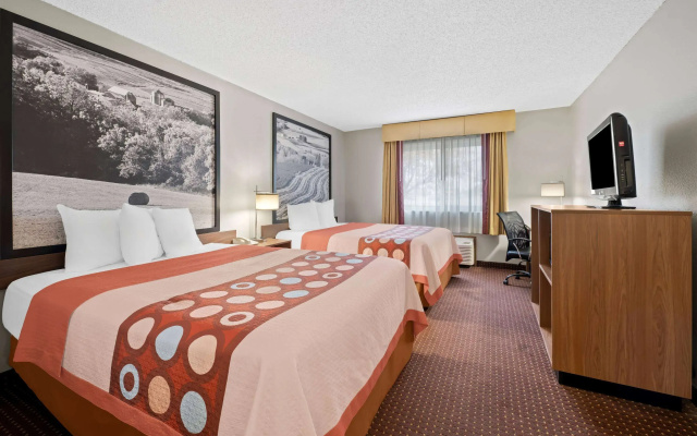 Super 8 by Wyndham Waverly