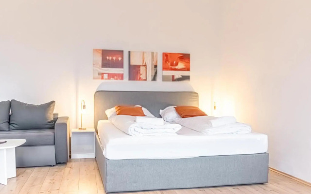 attractive 2BR Apt. Near AKH- Ideal for Longstays