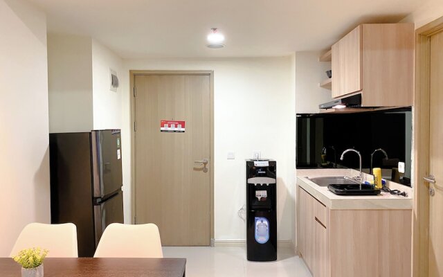Homey 2Br With Work Space At Meikarta Apartment