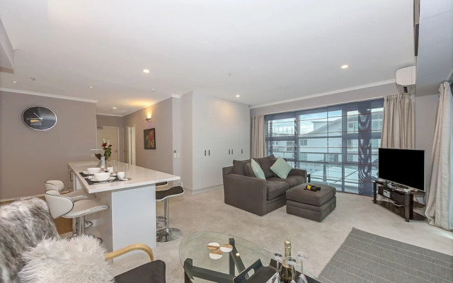 1BR Sub-Penthouse - Panoramic Views