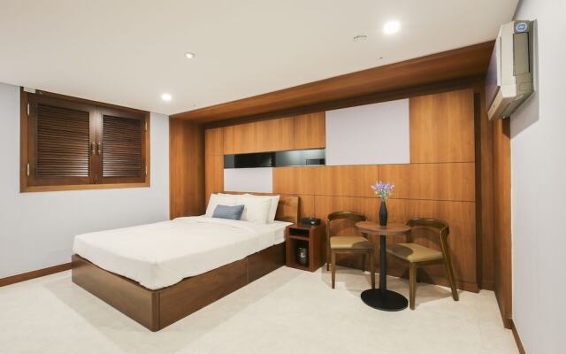 Themepark Tourist Hotel