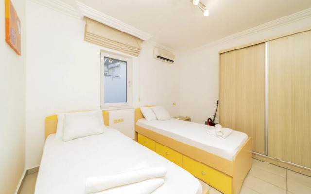 Central Villa With Garden and Pool in Kemer