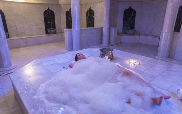 Le Bleu Hotel & Resort