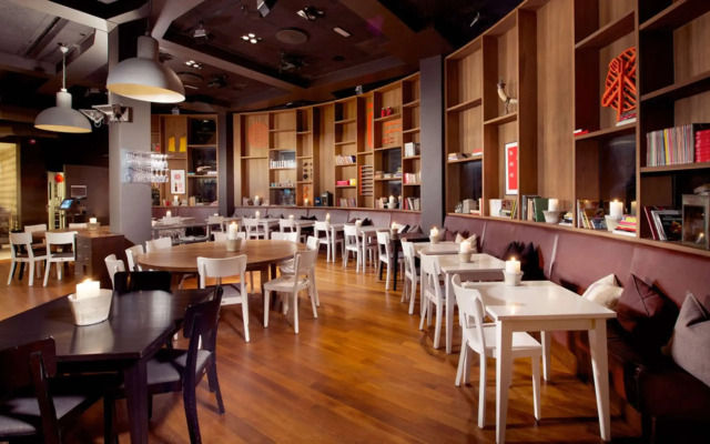Home Hotel Folketeateret