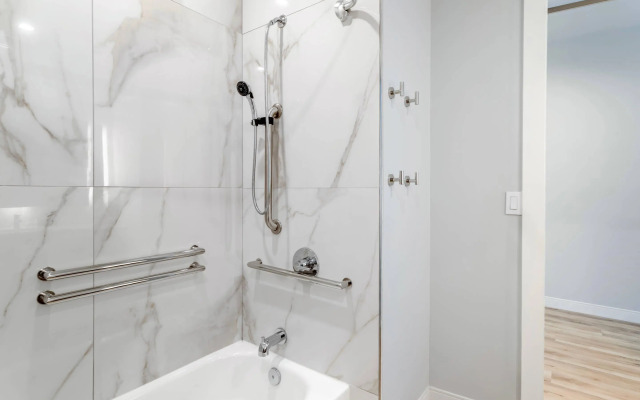 Cambria Hotel Waco Univ Riverfront