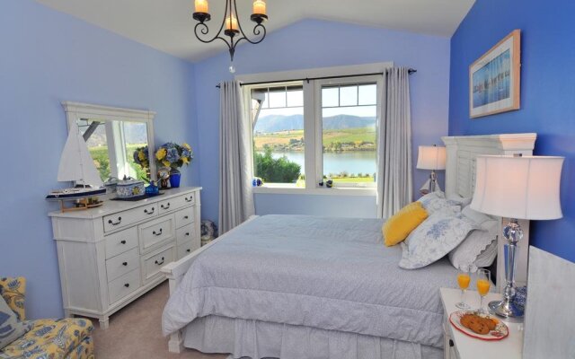 Lake's Edge Tuscan Lodge