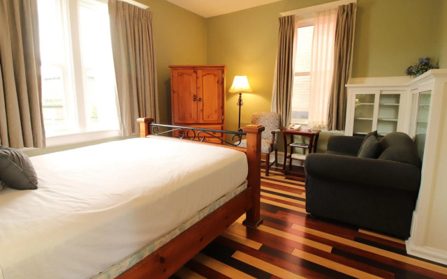 James Bay Inn Hotel & Suites