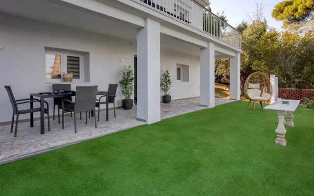 Ninemia Seaview by Estia