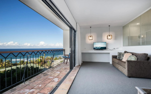 Tuscan inspired townhouse minutes from the beach