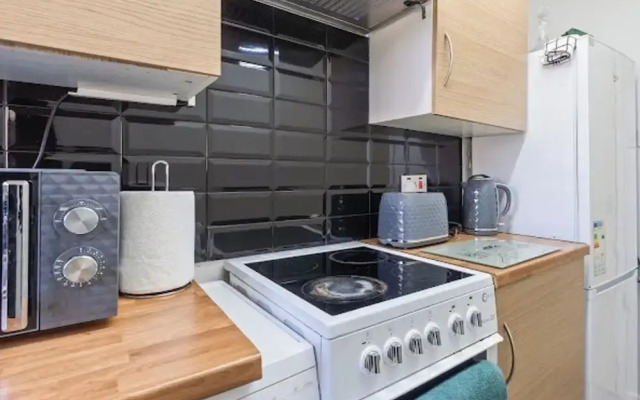 1 Bedroom Apartment Sleeps 4, Free Parking, Tv