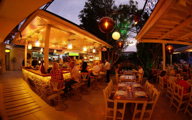 Tonoz Beach Hotel