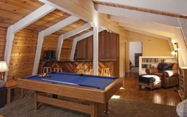 Kaley Vacation Rental Cabin by RedAwning