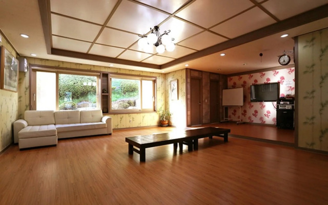 Paju Harujengwon Pension