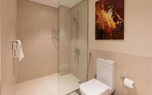 Bloomfields Iconic 1BR Waters Edge