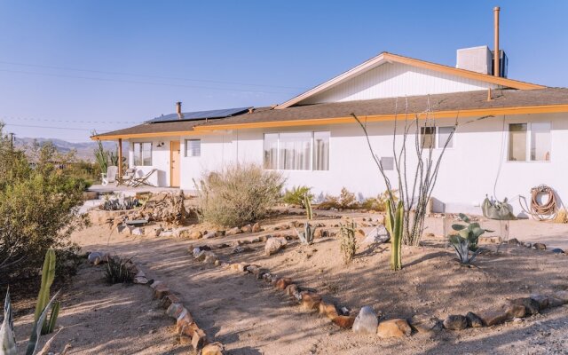 Pickle Ranch - Desert Paradise With Hot Tub, Fire Pit & Bbq 2 Bedroom Home by Redawning