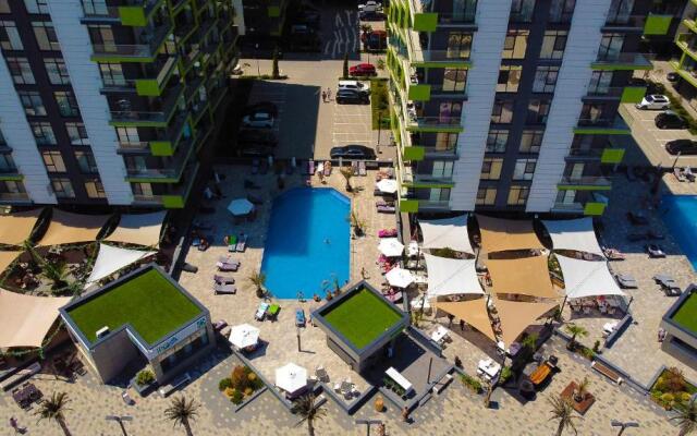 Royale Sundance Studio 8 in Alezzi Beach Spa Pool