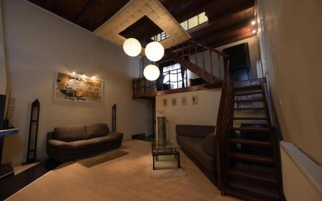 H & V Residence - Split Level Apartment