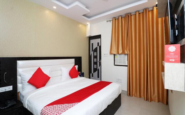 OYO 25130 Hotel Royal Inn