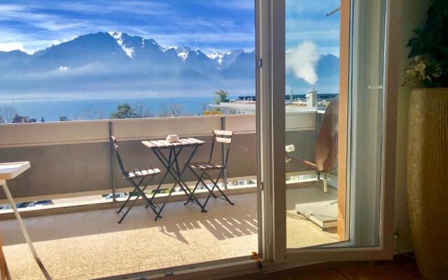 Central Studio with Lake View | 102