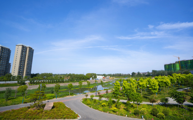 Riste Hotel (Luoxin industrial cluster, Xin'an County)