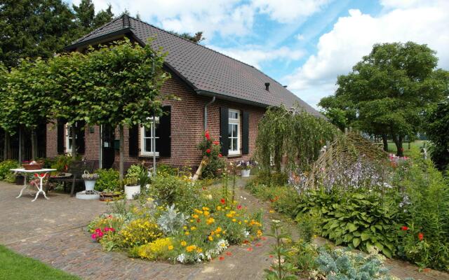 Spacious holiday farm in Bronckhorst with private garden