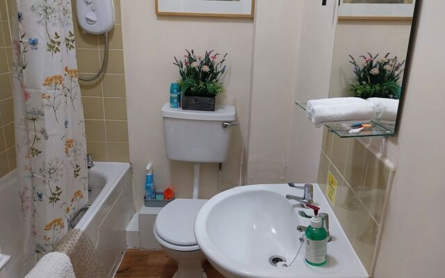 Leeds Cosy,1br Apt, Garden & Free Parking