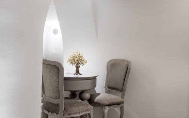 Oia Treasures Art Suites