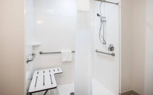 Hampton Inn Cleveland Airport - Tiedeman Road