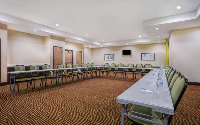 La Quinta Inn & Suites by Wyndham Beeville