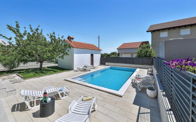 Beautiful Home in Kastel Stari With Wifi and 2 Bedrooms