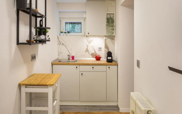 Modern Studio near British Square